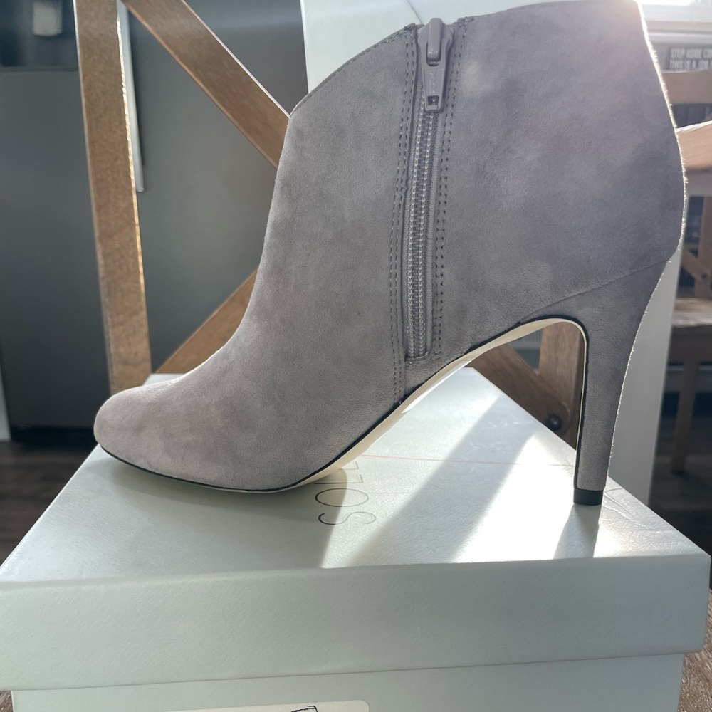 NWT! Sole Society Daphne Mouse Grey heeled booties - size 8